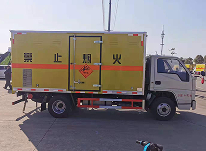 松滋爆破器材运输车技术升级与安全合规新趋势